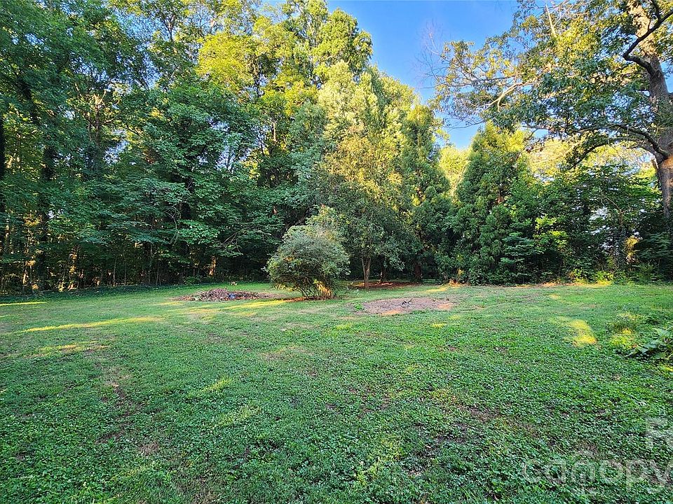 2nd image of 148 Watts Farm Ln
