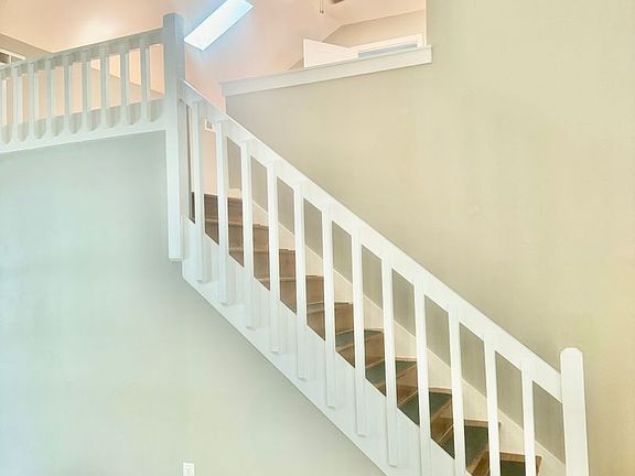 4th image of 119 Durham Dr