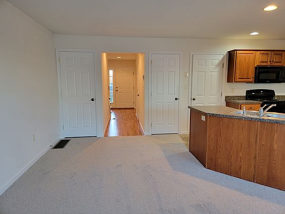 4th image of 302 Mount Olive Ln