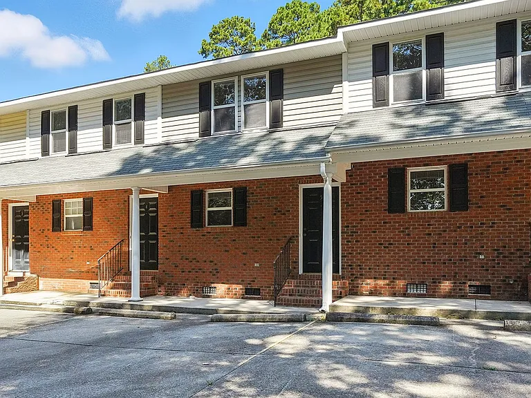 281 Marshbanks St — Photo 2