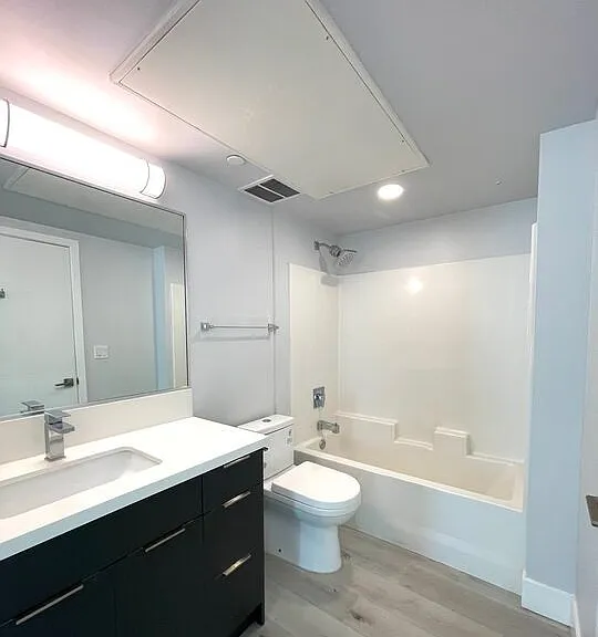 14612 Calvert St #301 — Photo 10