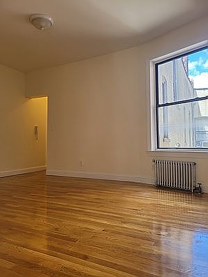 2nd image of 226 W 108th St APT 6A