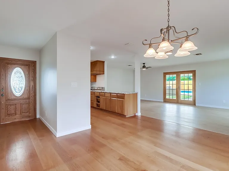 8120 Melrose Ln — Photo 3