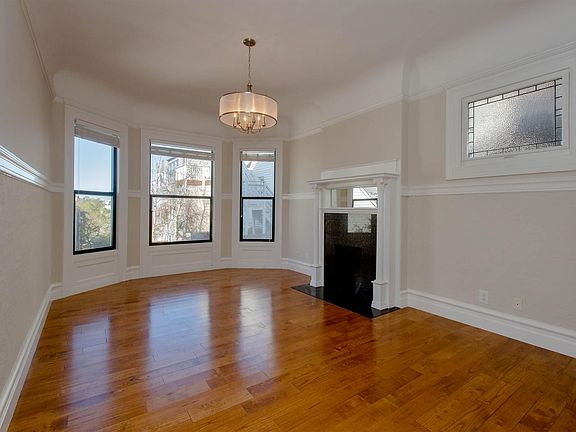 3rd image of 318 Frederick St APT 6
