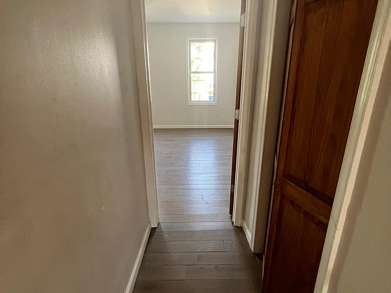 669 N Brooklyn St — Photo 24