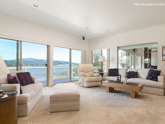 Family Rm w/Bose Soundsystem