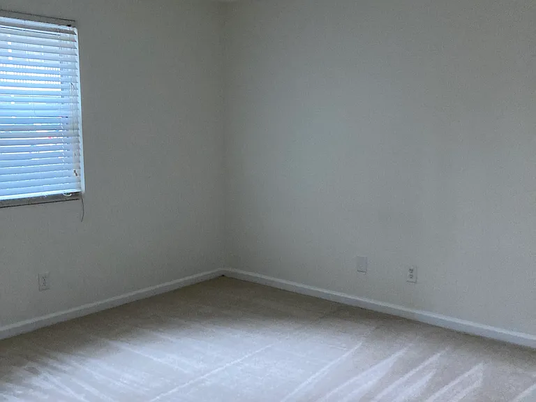 125 Sterling Ct — Photo 18