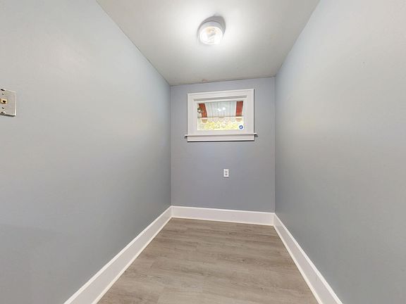 5th image of 268 Rowland Ave