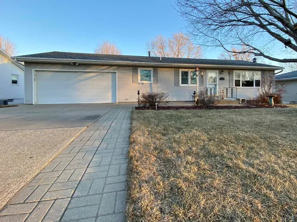 15 Edward Dr, Le Mars, IA 51031