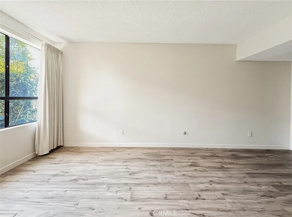 Building Photo - 415 W Duarte Rd #2