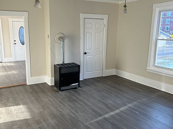 5th image of 230 Pleasant St #2