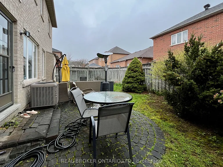 59 Palisade Cres — Photo 17