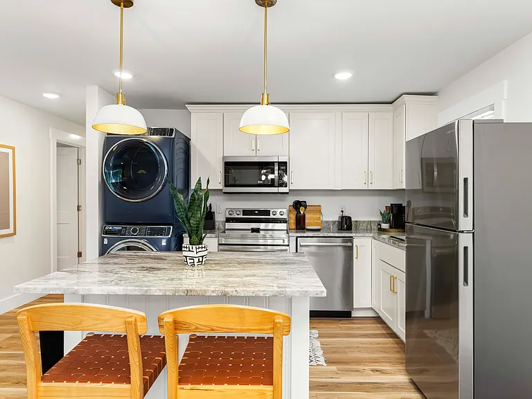 102 W Weaver St — Photo 12
