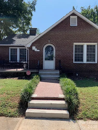 223 Victoria Ave Photo 1