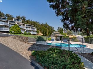 29 NW Mountain View Dr, Roseburg, OR 97471