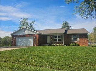 706 W 1st St, Saint Elmo, IL 62458