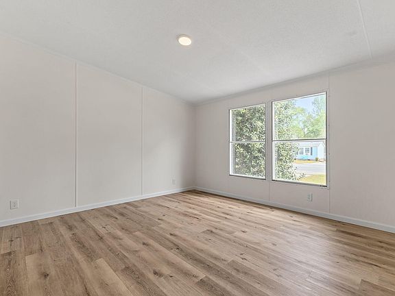 4th image of 907 Sara Ln