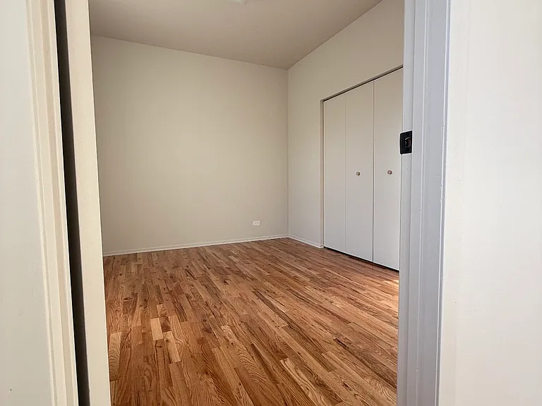 1745 W 33rd St #1M — Photo 8