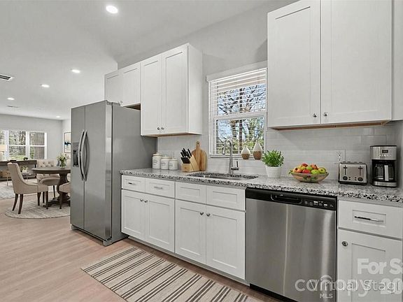 4th image of 533 Broadway Court A-b