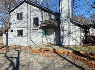 9073 Idlewild Dr, Tobyhanna, PA