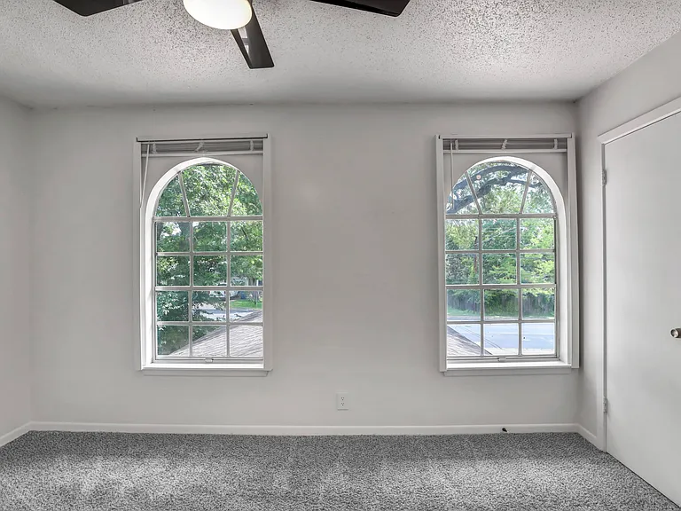 1403 Fairfield Dr #B — Photo 8