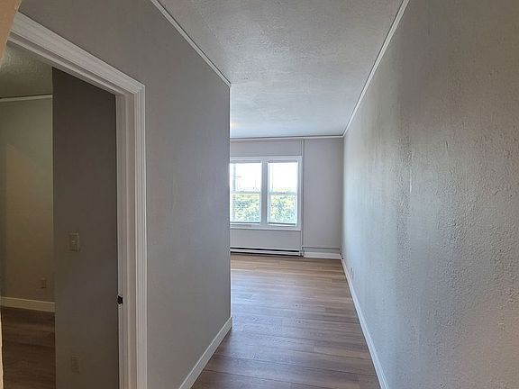 3rd image of 618 W 7th St APT 8