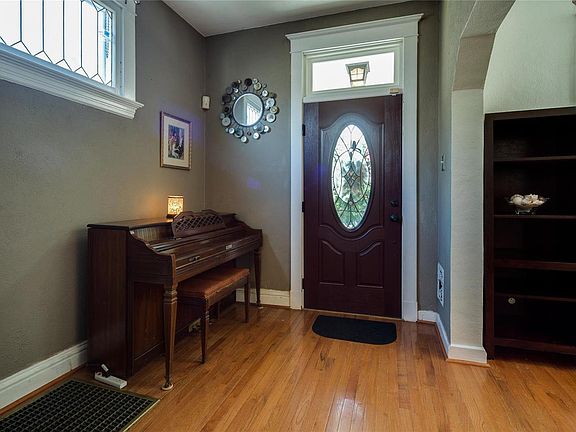2nd image of 4763 Dahlia Ave