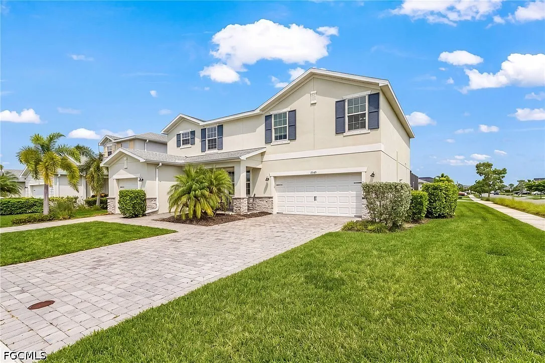 5 bed, 4.5 bath, 3261 sqft, $4,500 — Photo 1