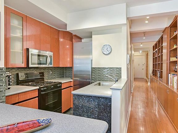 3rd image of 2166 Broadway APT 12D