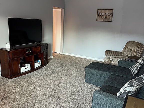4th image of 170 Arbor Ct