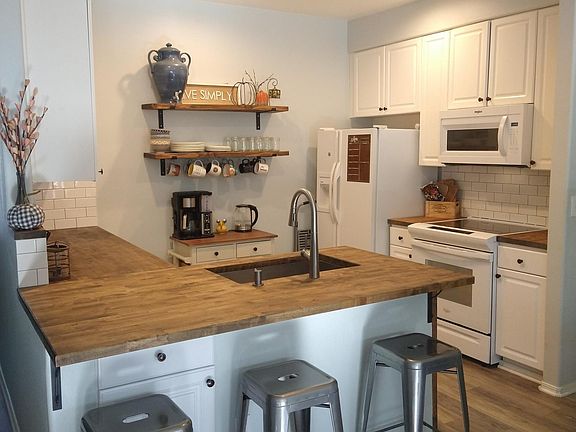 Kitchen (1st Floor)