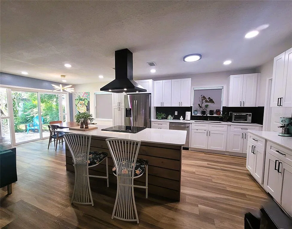 3 bed, 2.0 bath, 1340 sqft, $3,000 — Photo 3