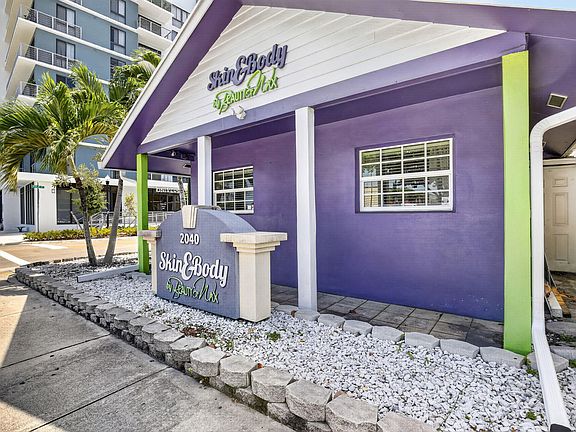 3rd image of 2040 Polk Street