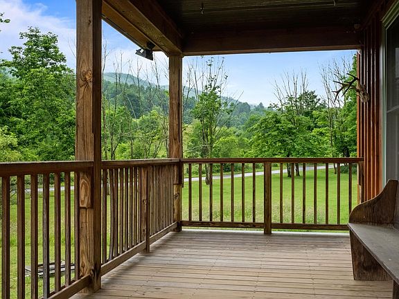 5th image of 82 Meadowlark Ln