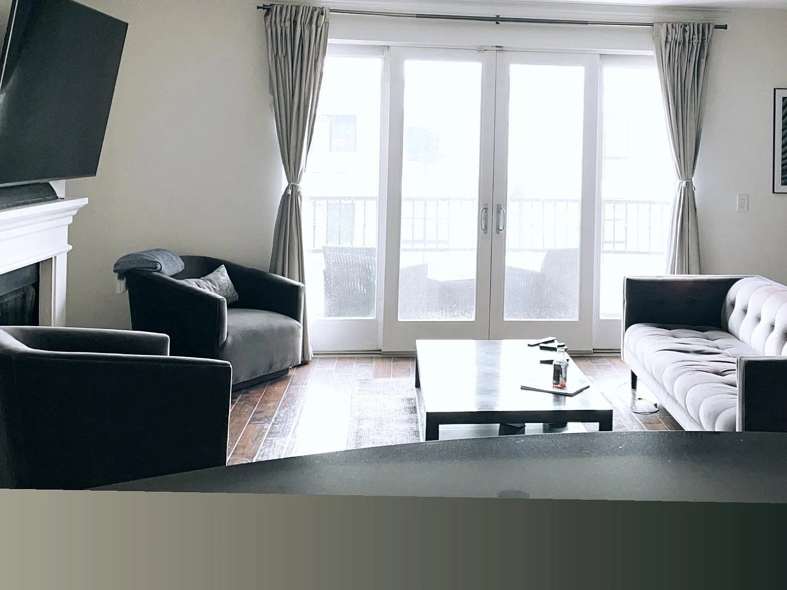 2 bed, 2.5 bath, 1516 sqft, $6,700 — Photo 2