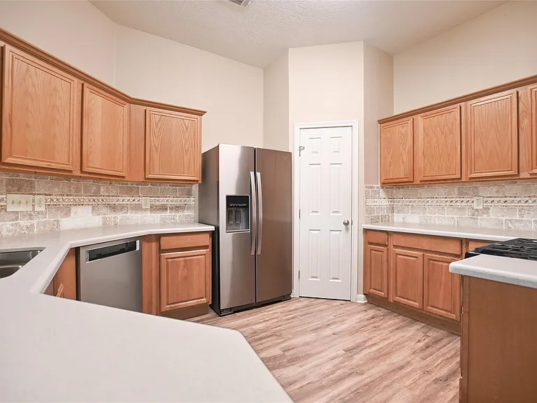 203 Colony Creek Dr — Photo 4