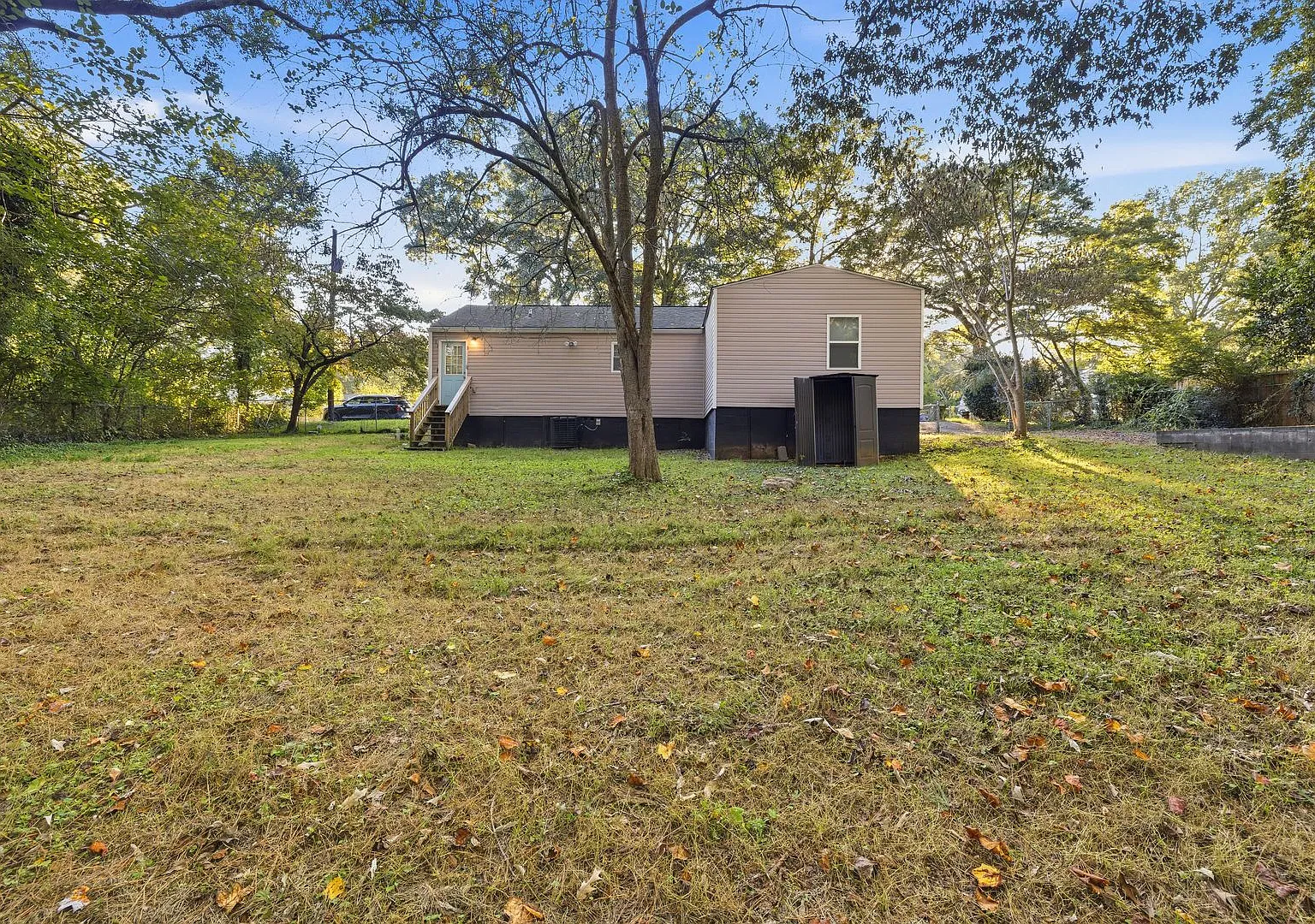 Beautifully Updated Atlanta Gem One-Level Living! — Photo 4