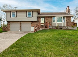1207 SW Highland Dr, Lees Summit, MO 64081