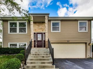 237 Gingerbrook Ln, Bartlett, IL