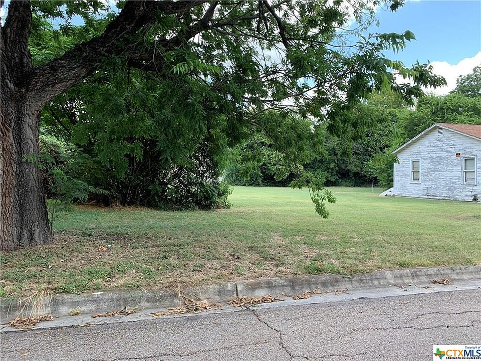 2nd image of 415 E Garrison Ave