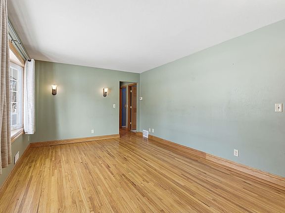 4th image of 10409 Zion St NW