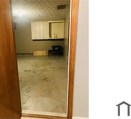 695 Paris Dr — Photo 16