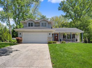 8641 Fairway Dr, Saint John, IN 46373