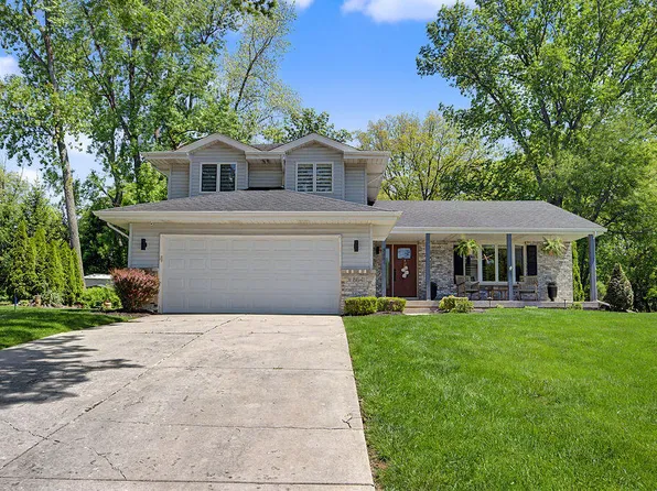 8641 Fairway Dr, Saint John, IN 46373