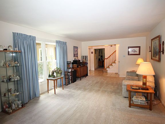 4th image of 1020 S Gull Ct