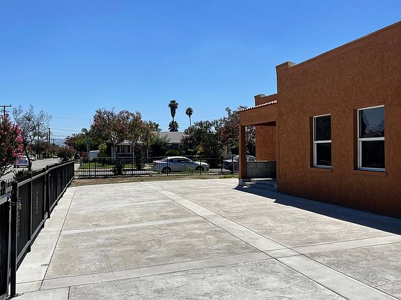 3rd image of 808 W 17th St