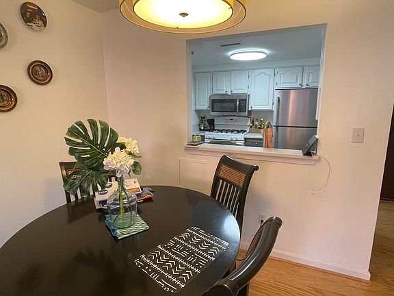 2nd image of 4808 Moorland Ln