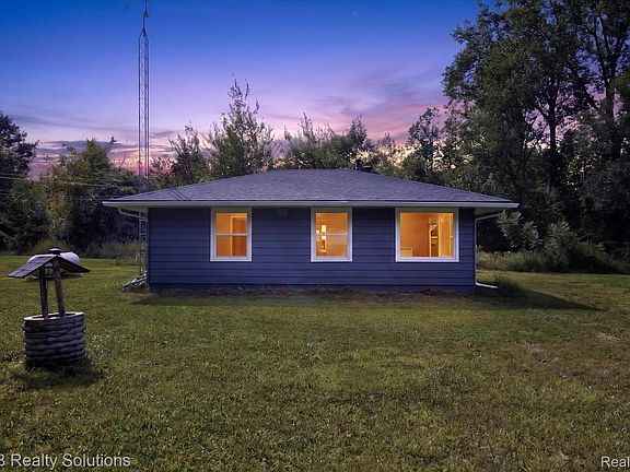 2nd image of 4644 Hillcrest Dr