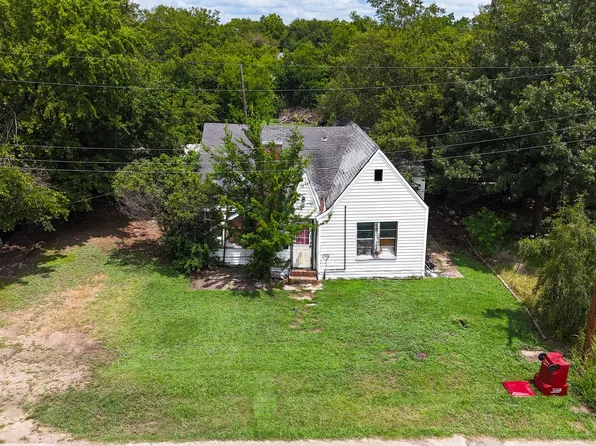 1210 Market St W, Honey Grove, TX 75446