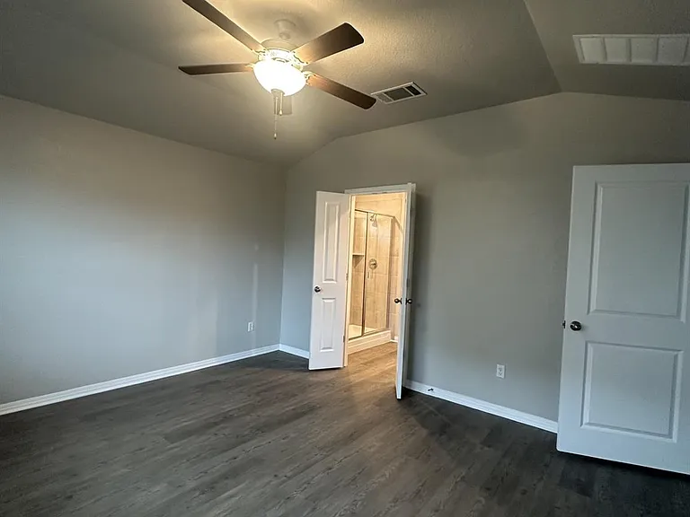 201 Longmount Cv — Photo 8